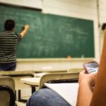 Advantages and disadvantages of projectors in classrooms